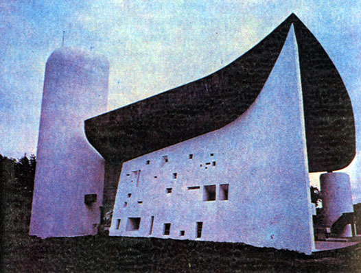 Капелла в Роншане. 1958 (б). Эти два антипода в творчестве великого зодчего, две различные философии в архитектуре связаны воедино гаммой архитектурных пропорций - модулором